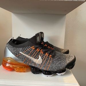 Sz 8.5 Nike air vapormax flyknit men